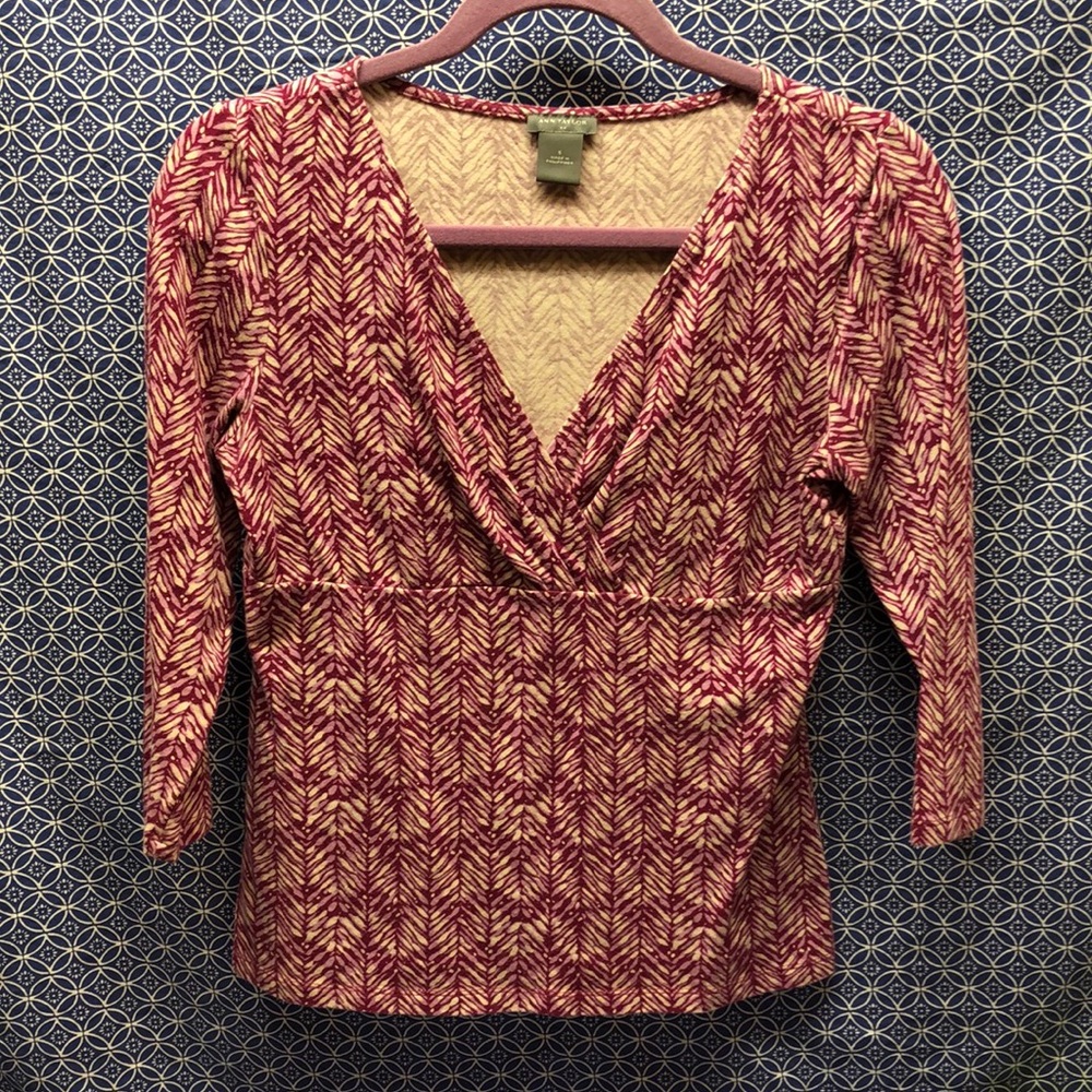 Ann Taylor V-neck top - size Small